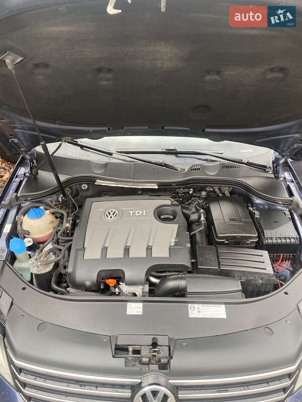 Универсал Volkswagen Passat 2012 в Киеве