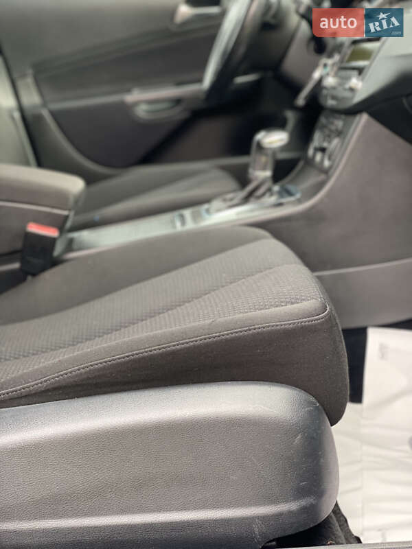 Седан Volkswagen Passat 2009 в Староконстантинове