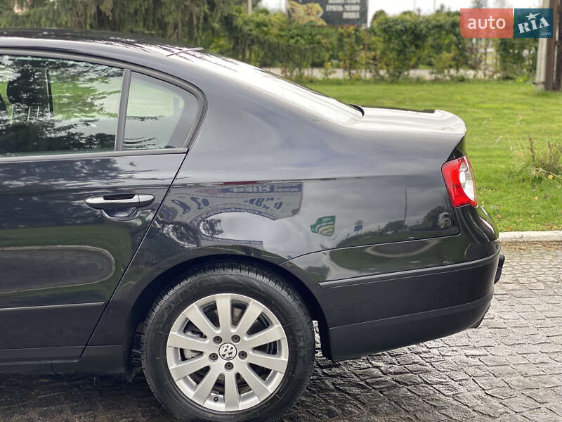 Седан Volkswagen Passat 2009 в Староконстантинове