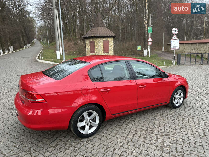 Седан Volkswagen Passat 2013 в Черновцах