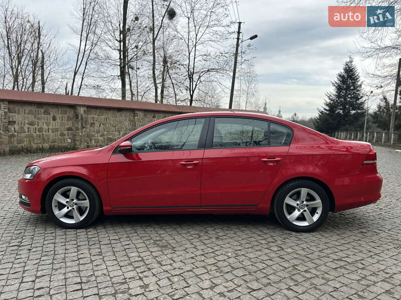 Седан Volkswagen Passat 2013 в Черновцах