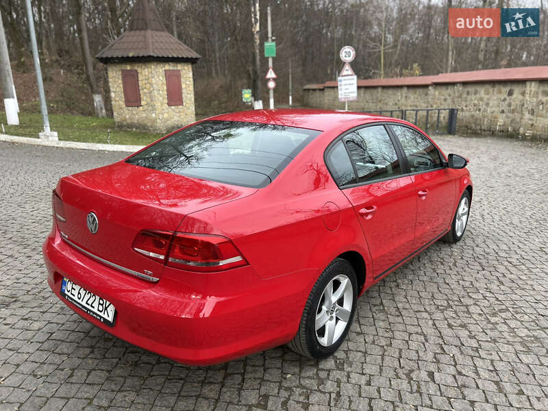 Седан Volkswagen Passat 2013 в Черновцах