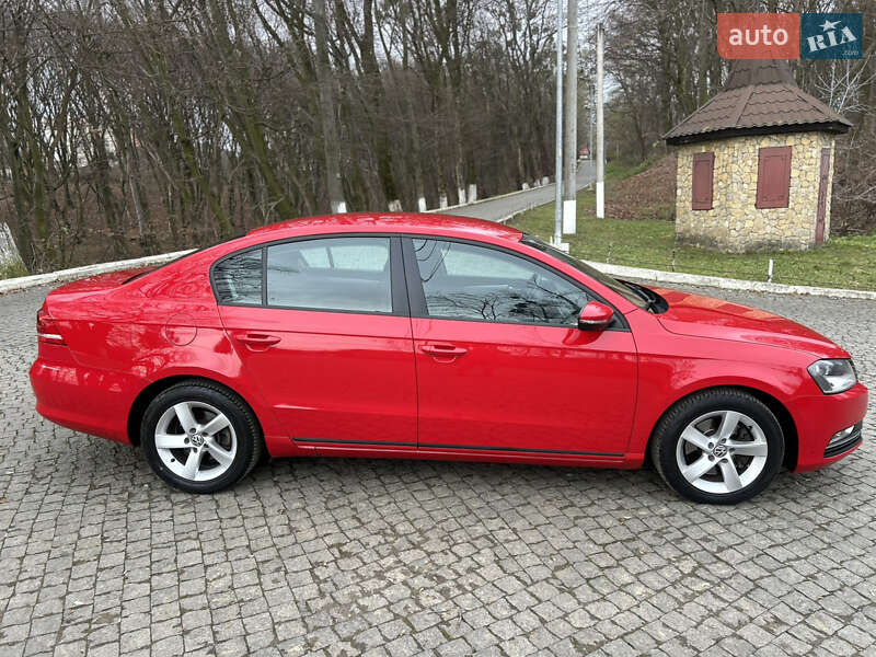 Седан Volkswagen Passat 2013 в Черновцах