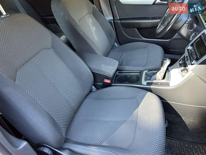 Седан Volkswagen Passat 2013 в Черновцах