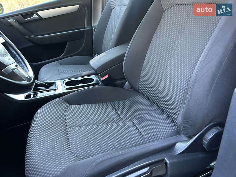 Седан Volkswagen Passat 2013 в Черновцах