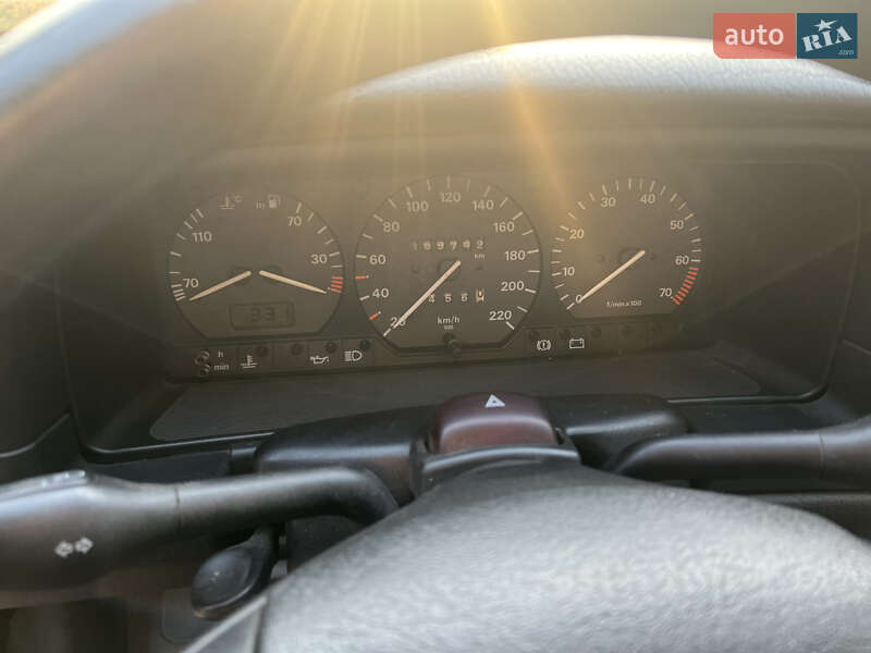 Седан Volkswagen Passat 1994 в Горішніх Плавнях