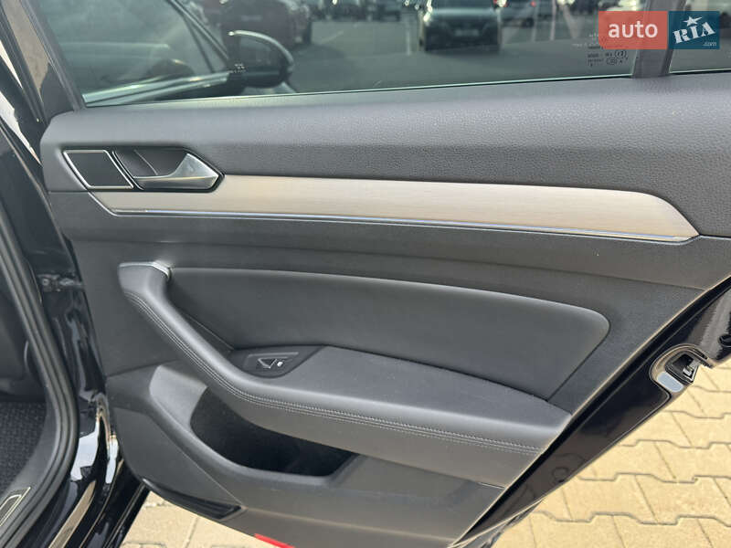 Универсал Volkswagen Passat 2018 в Софиевской Борщаговке фото 13 Универсал Volkswagen Passat 2018 в Софиевской Борщаговке