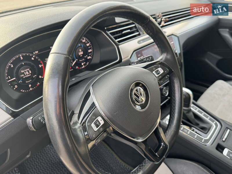 Универсал Volkswagen Passat 2018 в Софиевской Борщаговке фото 23 Универсал Volkswagen Passat 2018 в Софиевской Борщаговке