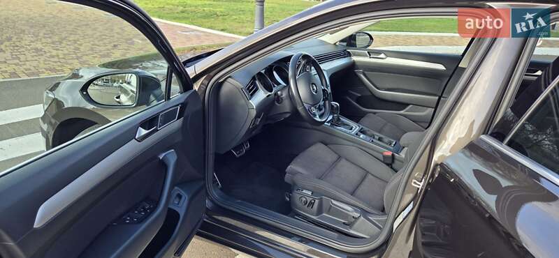 Седан Volkswagen Passat 2016 в Одессе