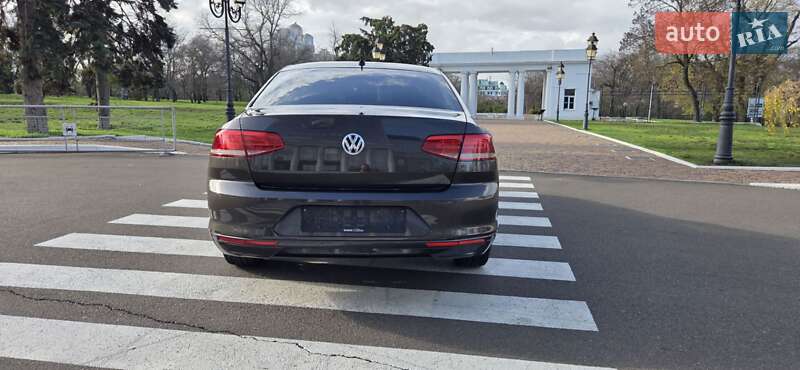 Седан Volkswagen Passat 2016 в Одессе