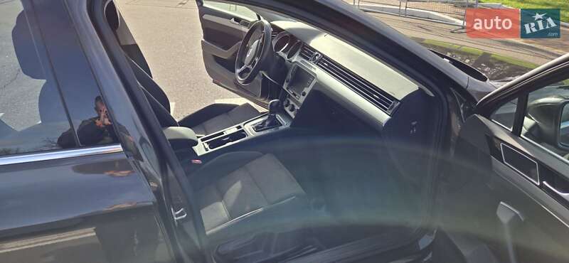 Седан Volkswagen Passat 2016 в Одессе