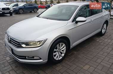 Седан Volkswagen Passat 2017 в Львове