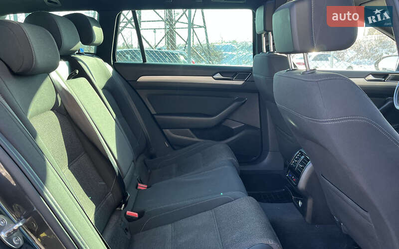 Универсал Volkswagen Passat 2019 в Стрые