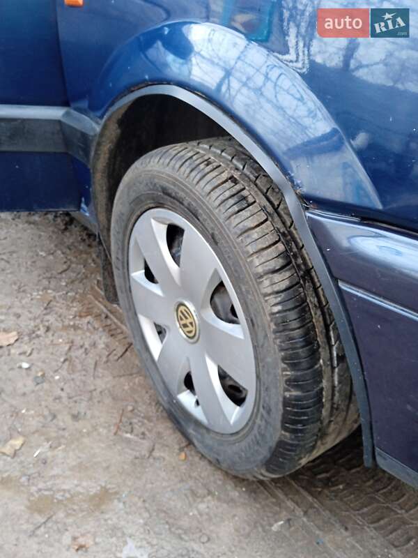 Универсал Volkswagen Passat 1992 в Томашполе