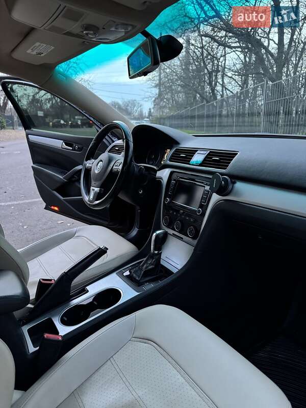 Седан Volkswagen Passat 2013 в Одессе