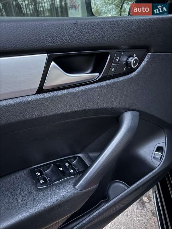 Седан Volkswagen Passat 2013 в Одессе