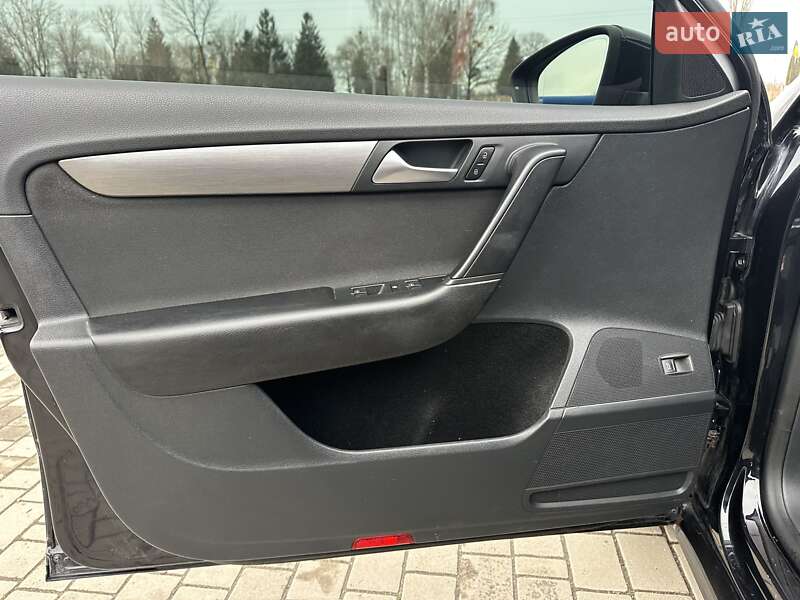 Универсал Volkswagen Passat 2014 в Хмельницком