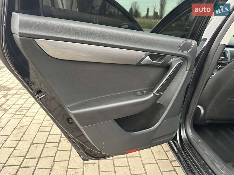 Универсал Volkswagen Passat 2014 в Хмельницком