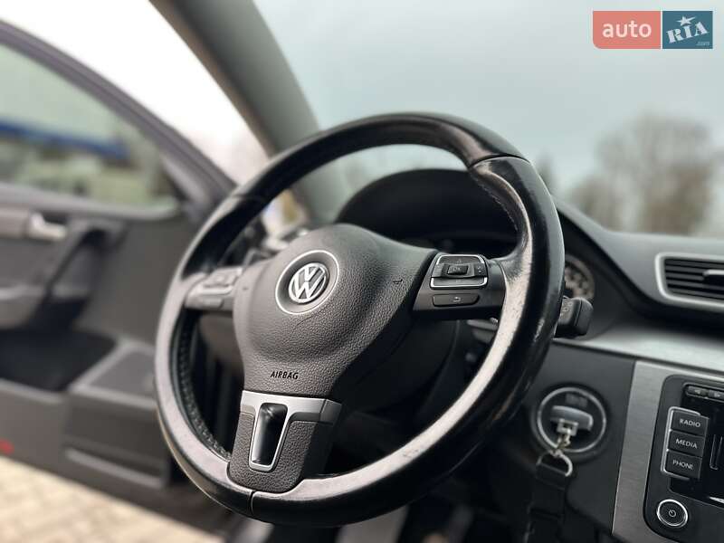 Универсал Volkswagen Passat 2014 в Хмельницком
