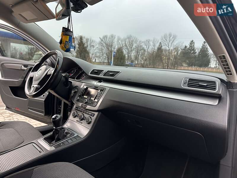 Универсал Volkswagen Passat 2014 в Хмельницком
