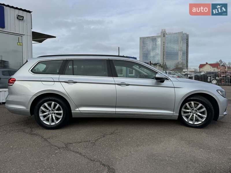 Универсал Volkswagen Passat 2018 в Киеве