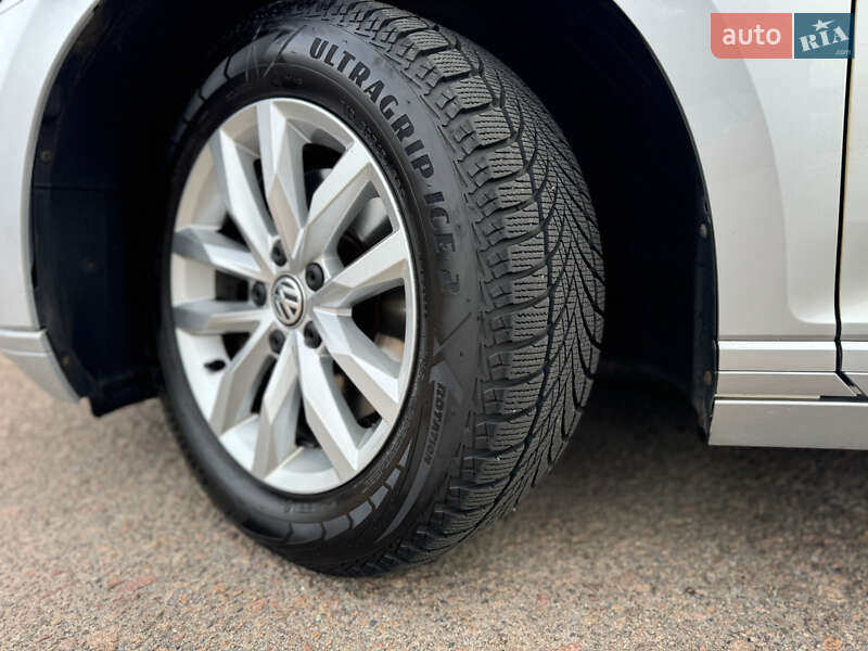 Универсал Volkswagen Passat 2018 в Киеве