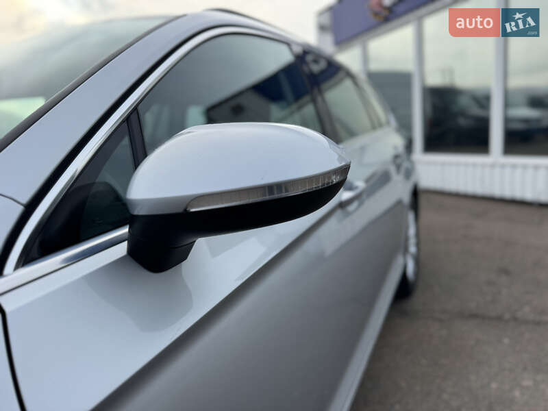 Универсал Volkswagen Passat 2018 в Киеве