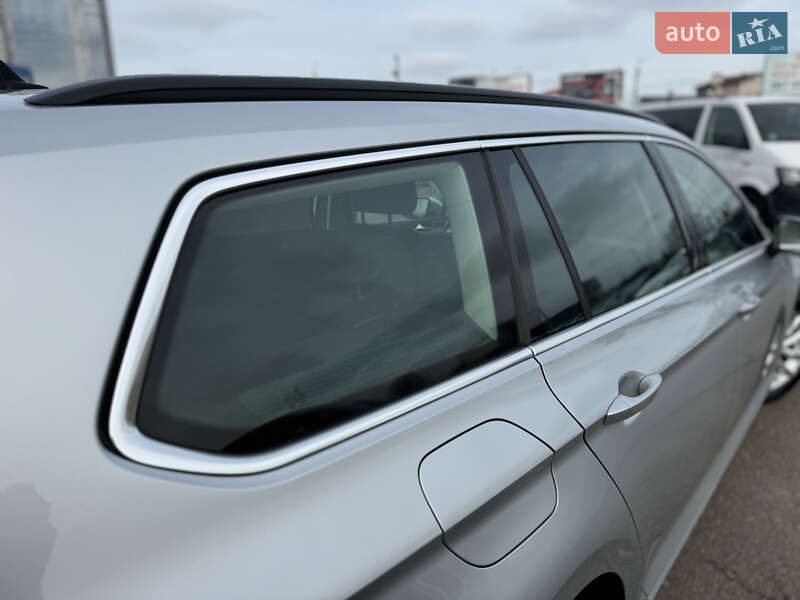 Универсал Volkswagen Passat 2018 в Киеве