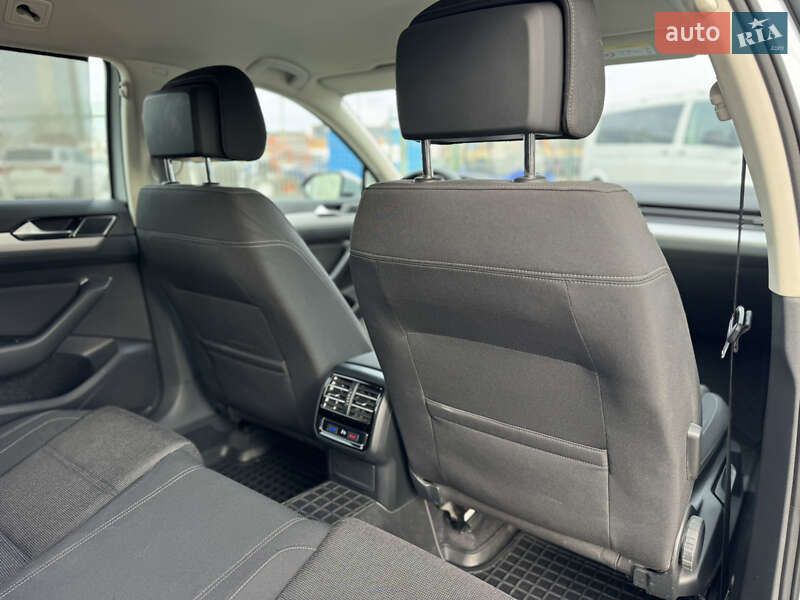 Универсал Volkswagen Passat 2018 в Киеве