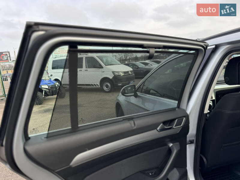 Универсал Volkswagen Passat 2018 в Киеве