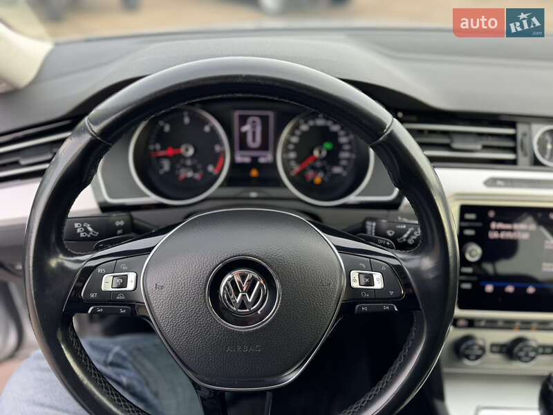 Универсал Volkswagen Passat 2018 в Киеве