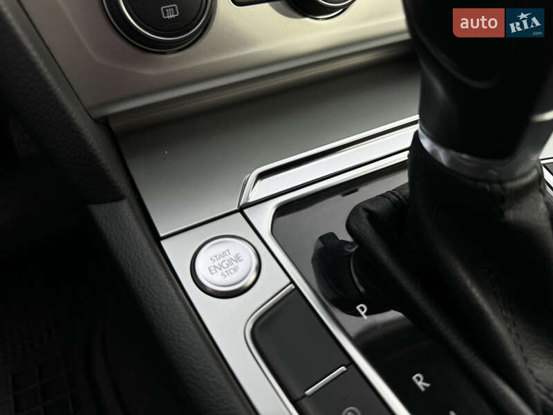 Универсал Volkswagen Passat 2018 в Киеве