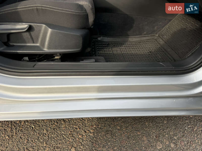 Универсал Volkswagen Passat 2018 в Киеве