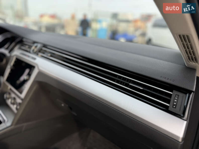 Универсал Volkswagen Passat 2018 в Киеве