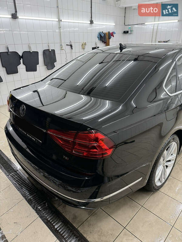 Седан Volkswagen Passat 2016 в Киеве