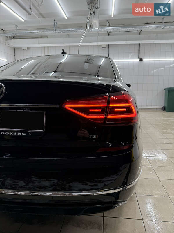 Седан Volkswagen Passat 2016 в Киеве