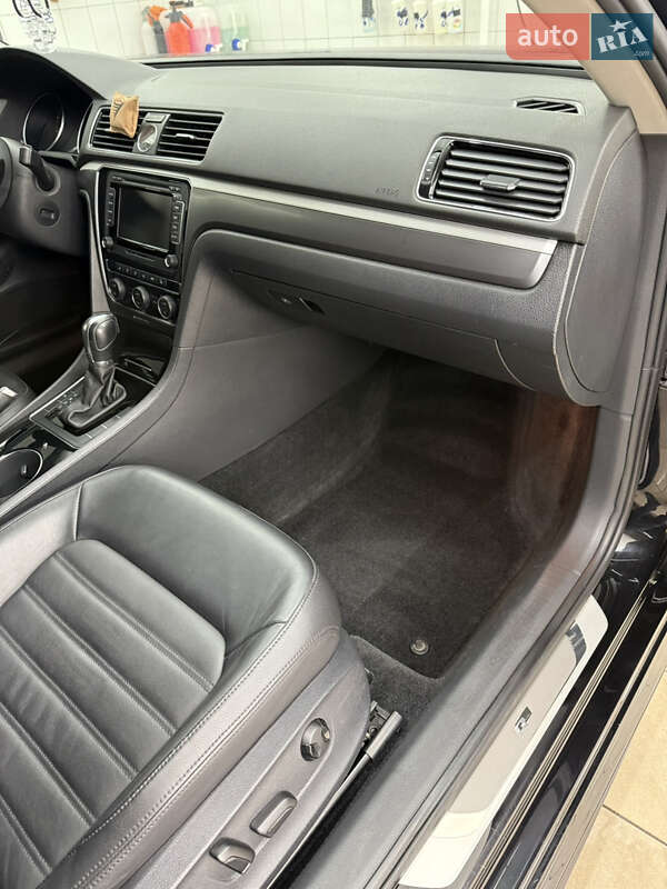 Седан Volkswagen Passat 2016 в Киеве