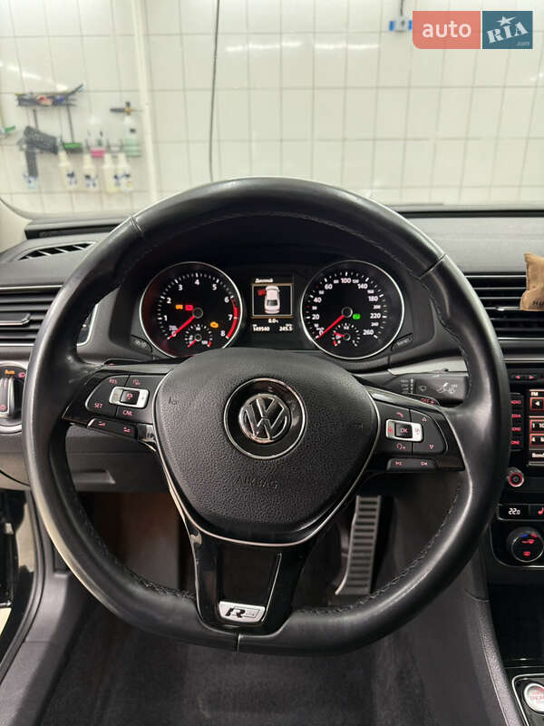 Седан Volkswagen Passat 2016 в Киеве
