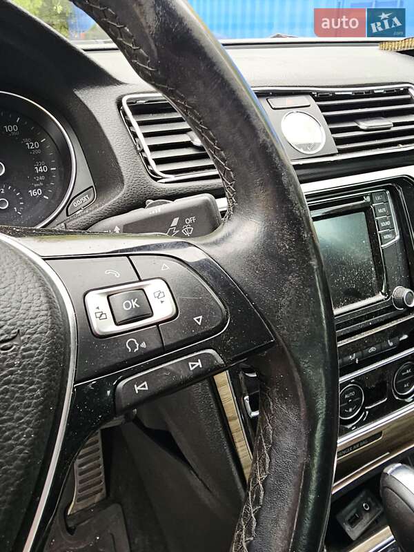 Седан Volkswagen Passat 2016 в Киеве