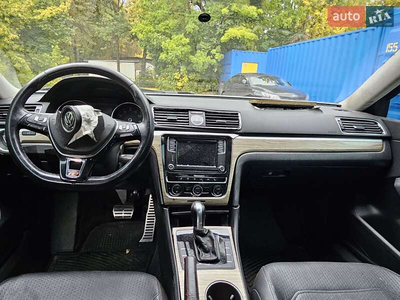 Седан Volkswagen Passat 2016 в Киеве