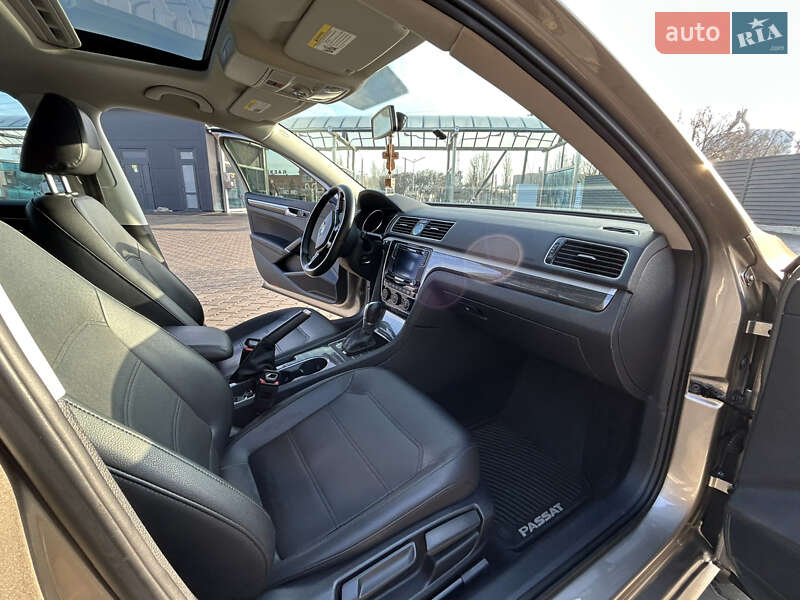 Седан Volkswagen Passat 2015 в Николаеве