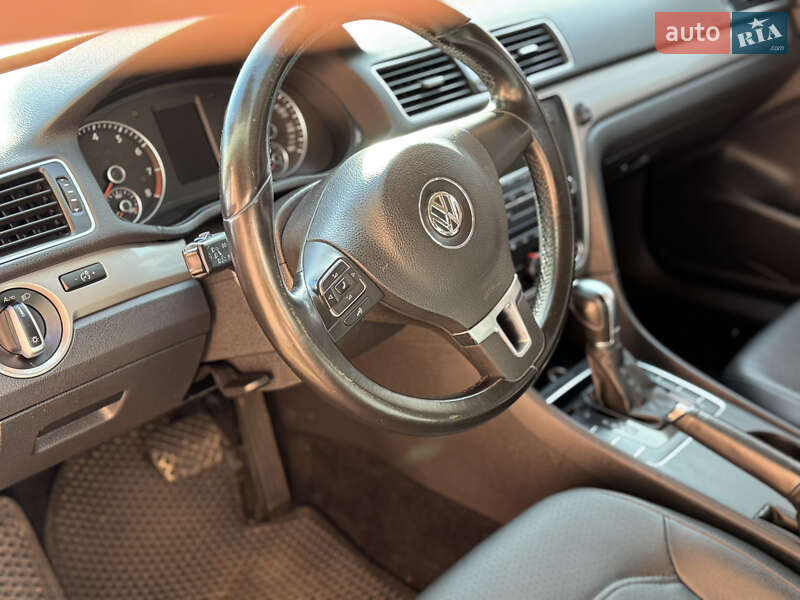 Седан Volkswagen Passat 2013 в Николаеве