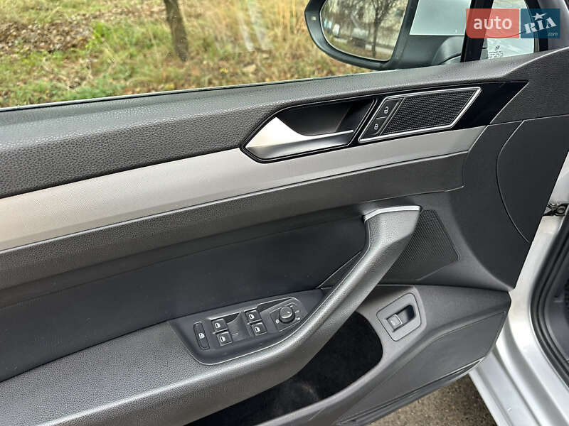 Универсал Volkswagen Passat 2015 в Киеве