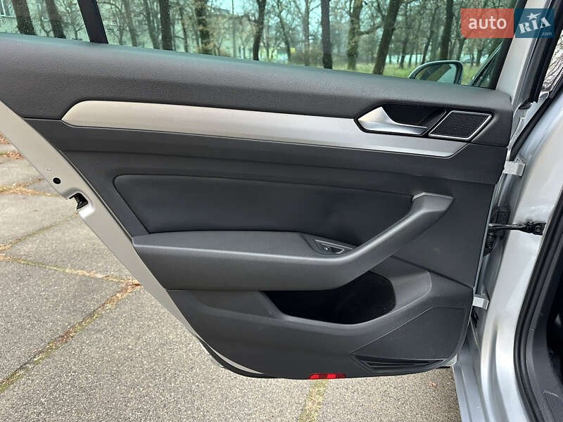 Универсал Volkswagen Passat 2015 в Киеве