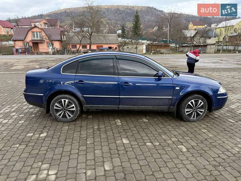 Седан Volkswagen Passat 2002 в Надворной
