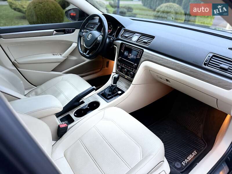 Седан Volkswagen Passat 2017 в Стрые