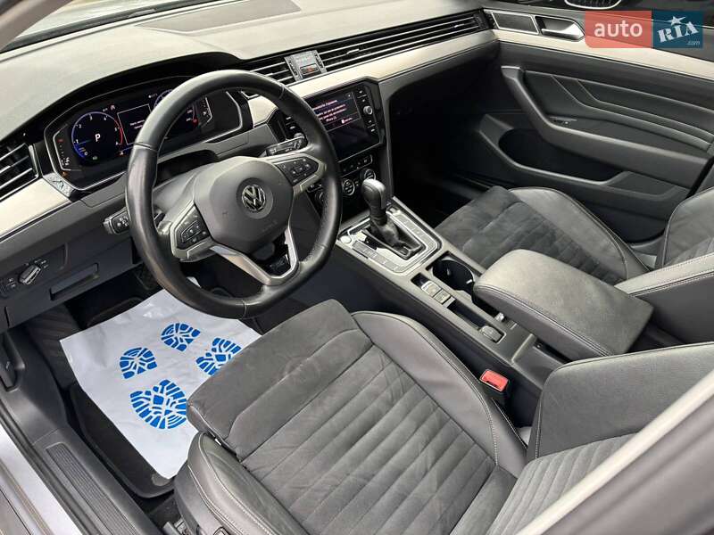 Универсал Volkswagen Passat 2020 в Киеве