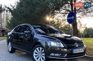 Седан Volkswagen Passat 2014 в Дрогобичі