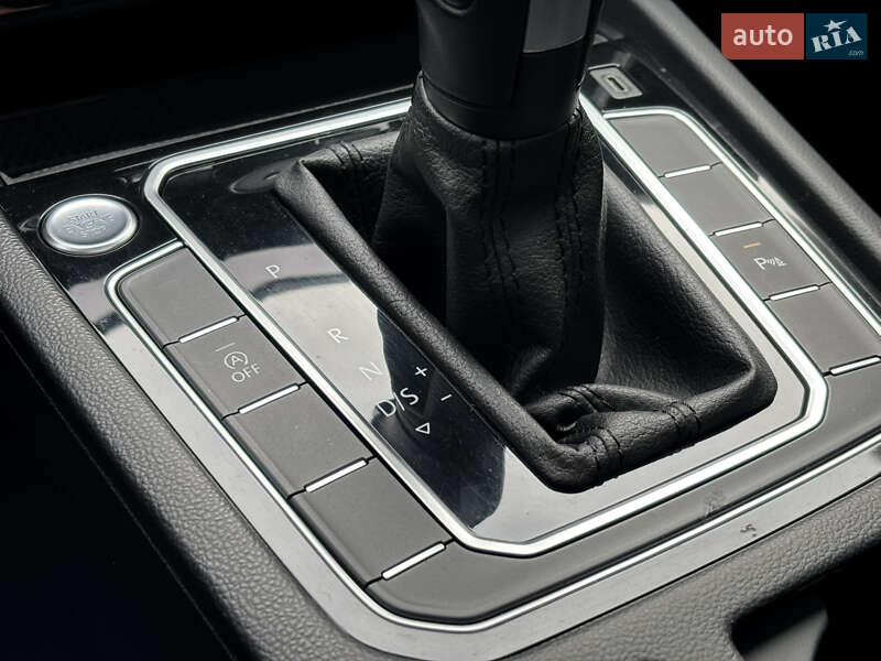 Универсал Volkswagen Passat 2020 в Киеве