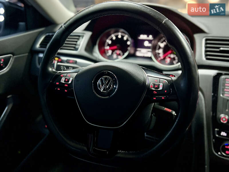 Седан Volkswagen Passat 2018 в Киеве